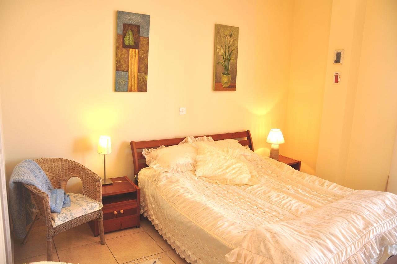 Universal Apartment *